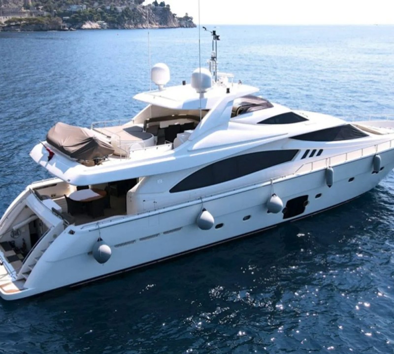 meli-yacht-charter-details-ferretti-881-charterworld-luxury-superyachts